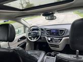 Thumbnail of 2019 Bright White Clearcoat Chrysler Pacifica