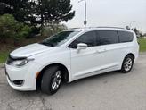 Thumbnail of 2019 Bright White Clearcoat Chrysler Pacifica