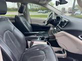 Thumbnail of 2019 Bright White Clearcoat Chrysler Pacifica