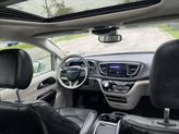 Thumbnail of 2019 Bright White Clearcoat Chrysler Pacifica