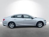 Thumbnail of 2017 Silver Ice Metallic Chevrolet Malibu