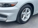 Thumbnail of 2017 Silver Ice Metallic Chevrolet Malibu