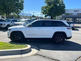 Thumbnail of 2023 Bright White Clearcoat Jeep Grand Cherokee