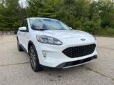 Thumbnail of 2022 Oxford White Ford Escape