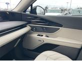 Thumbnail of 2025 White Platinum Clearcoat Metallic Lincoln Nautilus