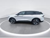Thumbnail of 2025 White Platinum Clearcoat Metallic Lincoln Nautilus