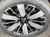 Thumbnail of 2025 Black Diamond/Alloy Silver Roof Mitsubishi Outlander
