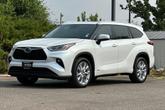 Thumbnail of 2022 Wind Chill Pearl Toyota Highlander Hybrid