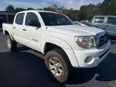 Photo of 2010 Super White Toyota Tacoma
