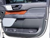 Thumbnail of 2024 Ceramic Pearl Metallic Lincoln Navigator