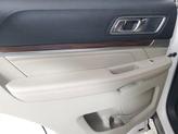 Thumbnail of 2018 White Platinum Clearcoat Metallic Ford Explorer