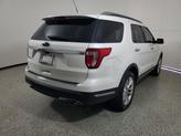 Thumbnail of 2018 White Platinum Clearcoat Metallic Ford Explorer