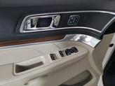 Thumbnail of 2018 White Platinum Clearcoat Metallic Ford Explorer