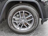 Thumbnail of 2018 Diamond Black Crystal Pearlcoat Jeep Grand Cherokee
