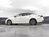 Thumbnail of 2024 Pearl White Tricoat Nissan Altima
