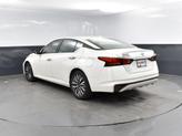Thumbnail of 2024 Pearl White Tricoat Nissan Altima