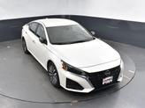 Thumbnail of 2024 Pearl White Tricoat Nissan Altima