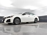 Thumbnail of 2024 Pearl White Tricoat Nissan Altima