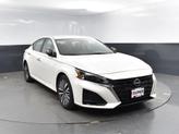 Thumbnail of 2024 Pearl White Tricoat Nissan Altima