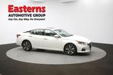Thumbnail of 2022 Pearl White Tricoat Nissan Altima