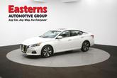 Thumbnail of 2022 Pearl White Tricoat Nissan Altima