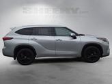 Thumbnail of 2022 Celestial Silver Metallic Toyota Highlander Hybrid