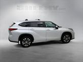 Thumbnail of 2023 Celestial Silver Metallic Toyota Highlander