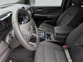 Thumbnail of 2025 Summit White GMC Canyon