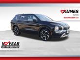 Photo of 2024 Labrador Black Pearl Mitsubishi Outlander