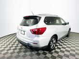 Thumbnail of 2017 Brilliant Silver Metallic Nissan Pathfinder