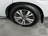 Thumbnail of 2017 Brilliant Silver Metallic Nissan Pathfinder