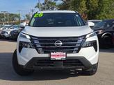 Thumbnail of 2025 Everest White Pearl Nissan Rogue