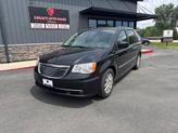 Photo of 2013 Brilliant Black Crystal Pearlcoat Chrysler Town & Country