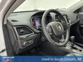 Thumbnail of 2019 Bright White Clearcoat Jeep Cherokee