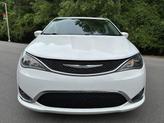 Thumbnail of 2018 Bright White Clearcoat Chrysler Pacifica
