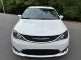 Thumbnail of 2018 Bright White Clearcoat Chrysler Pacifica