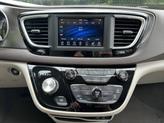 Thumbnail of 2018 Bright White Clearcoat Chrysler Pacifica