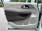 Thumbnail of 2018 Bright White Clearcoat Chrysler Pacifica