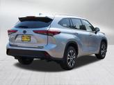 Thumbnail of 2021 Celestial Silver Metallic Toyota Highlander