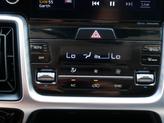 Thumbnail of 2021 Glacial White Pearl Kia Sorento