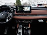 Thumbnail of 2025 White Diamond / Black Mitsubishi Outlander