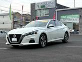 Photo of 2020 Pearl White Tricoat Nissan Altima