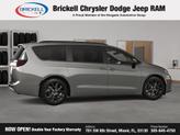 Thumbnail of 2025 Ceramic Gray Clearcoat Chrysler Pacifica