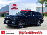 Photo of 2022 Midnight Black Metallic Toyota Highlander