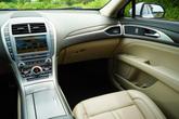 Thumbnail of 2018 WHITE PLATINUM MET TRI-COAT Lincoln MKZ
