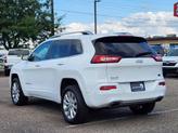 Thumbnail of 2017 Bright White Clearcoat Jeep Cherokee