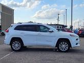 Thumbnail of 2017 Bright White Clearcoat Jeep Cherokee
