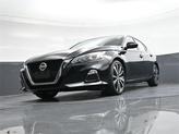 Thumbnail of 2022 Super Black Clearcoat Nissan Altima