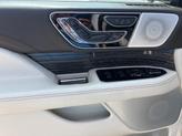 Thumbnail of 2022 White Metallic Lincoln Navigator