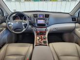 Thumbnail of 2013 Classic Silver Metallic Toyota Highlander